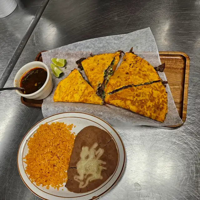Half Pizza Birria.